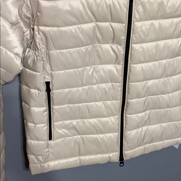 SOLD! Everlane Renew Lightweight Puffer Jacket - Picture 3 of 6